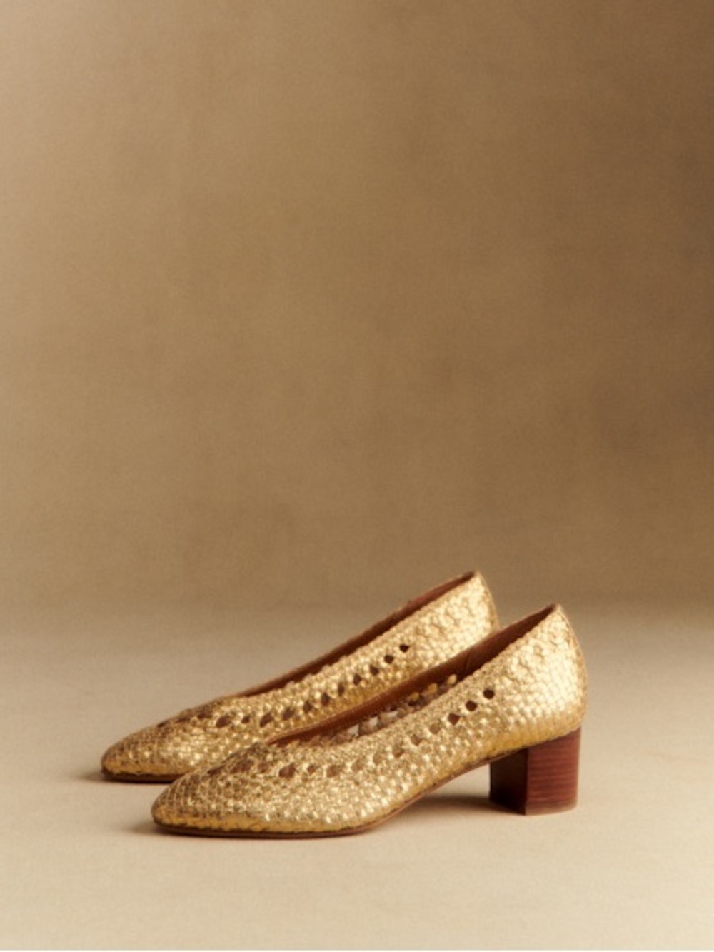 Sézane Anya High Heels in Gold Metallic Woven FR 37 / US 6 - Picture 2 of 9